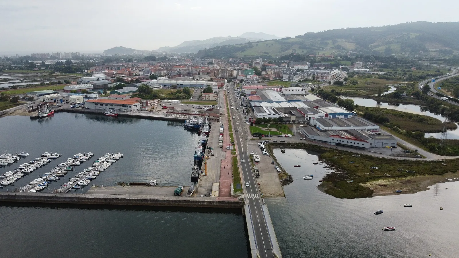 El puerto de Colindres y la ría